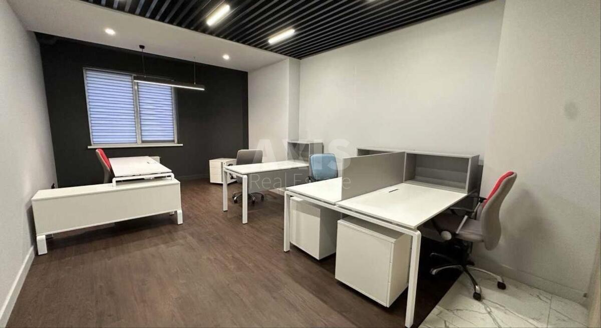 Office vul. Jevgena Konoval'cja 34, 210m21