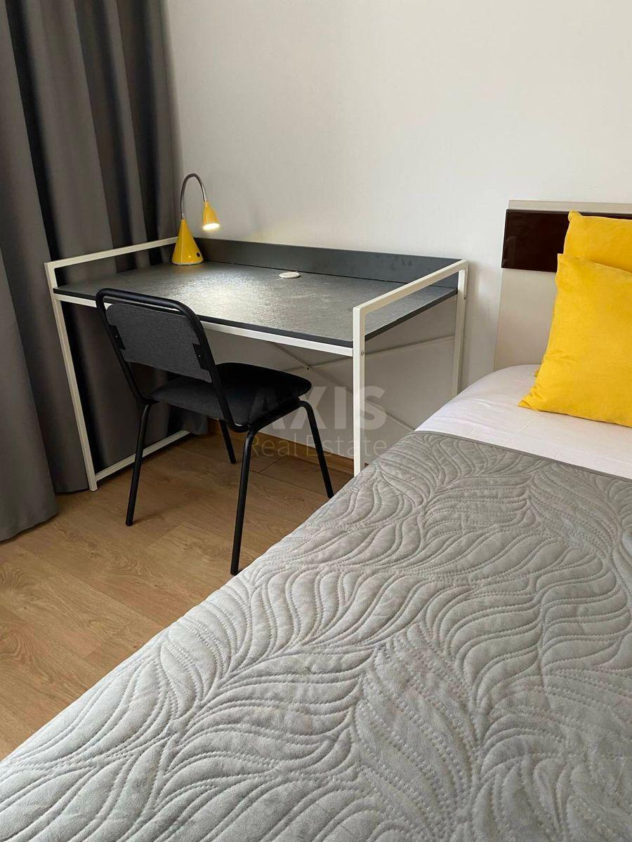 1k apartment vul. Ahmatovoi' Anny 306