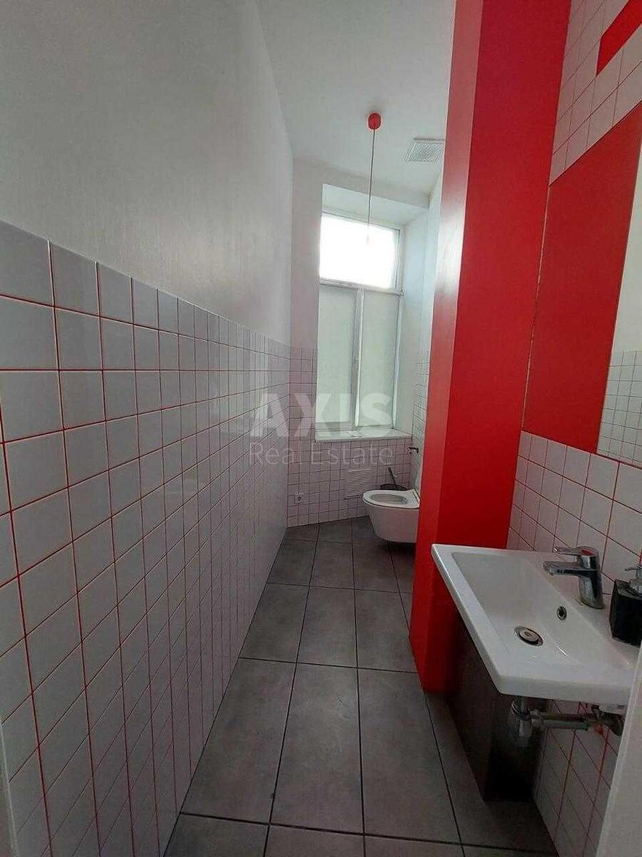 Office vul. Lavrs'ka 16, 213m28