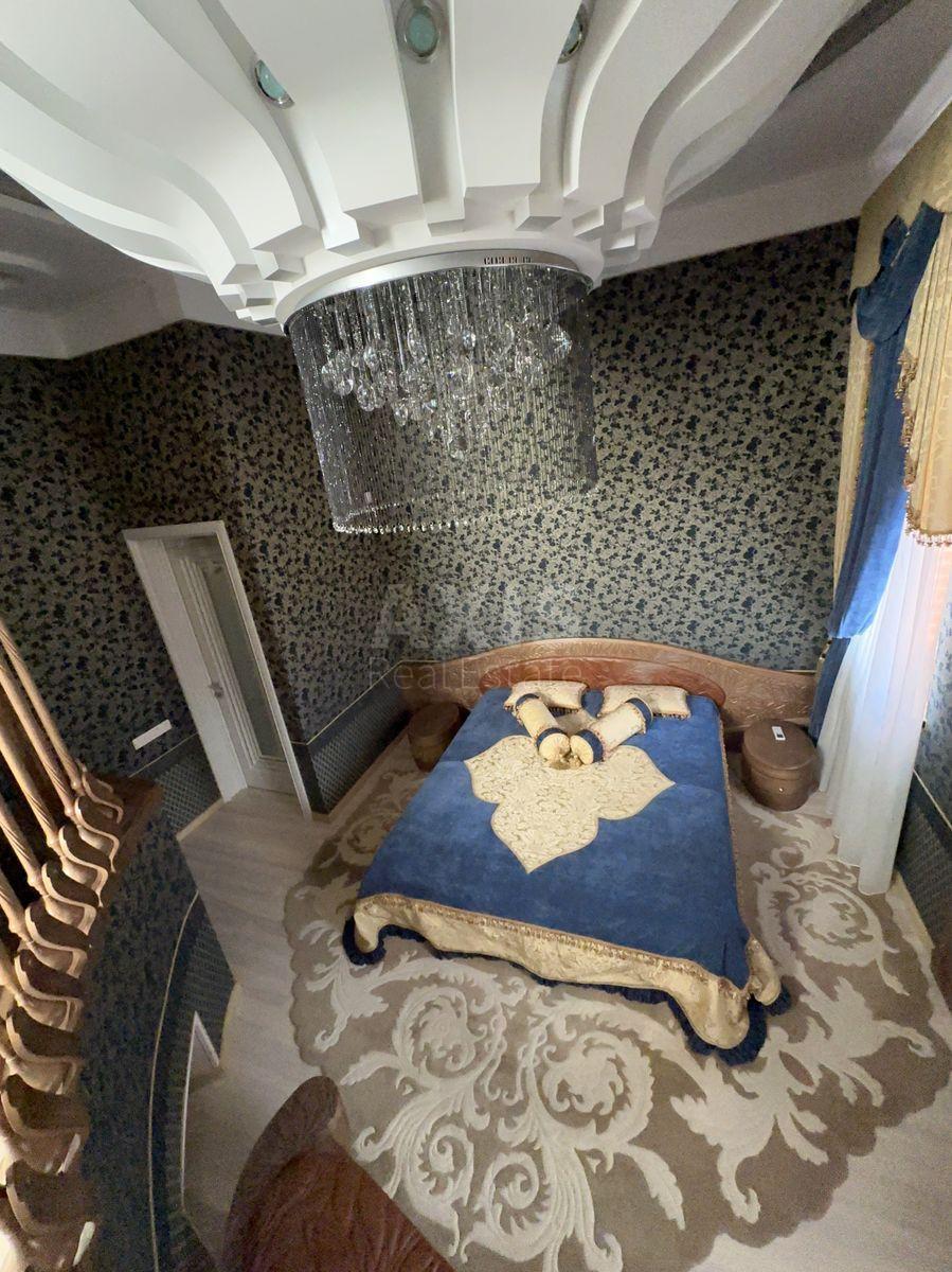 House vul. Bogatyrs'ka, 420m2, Kyiv city0
