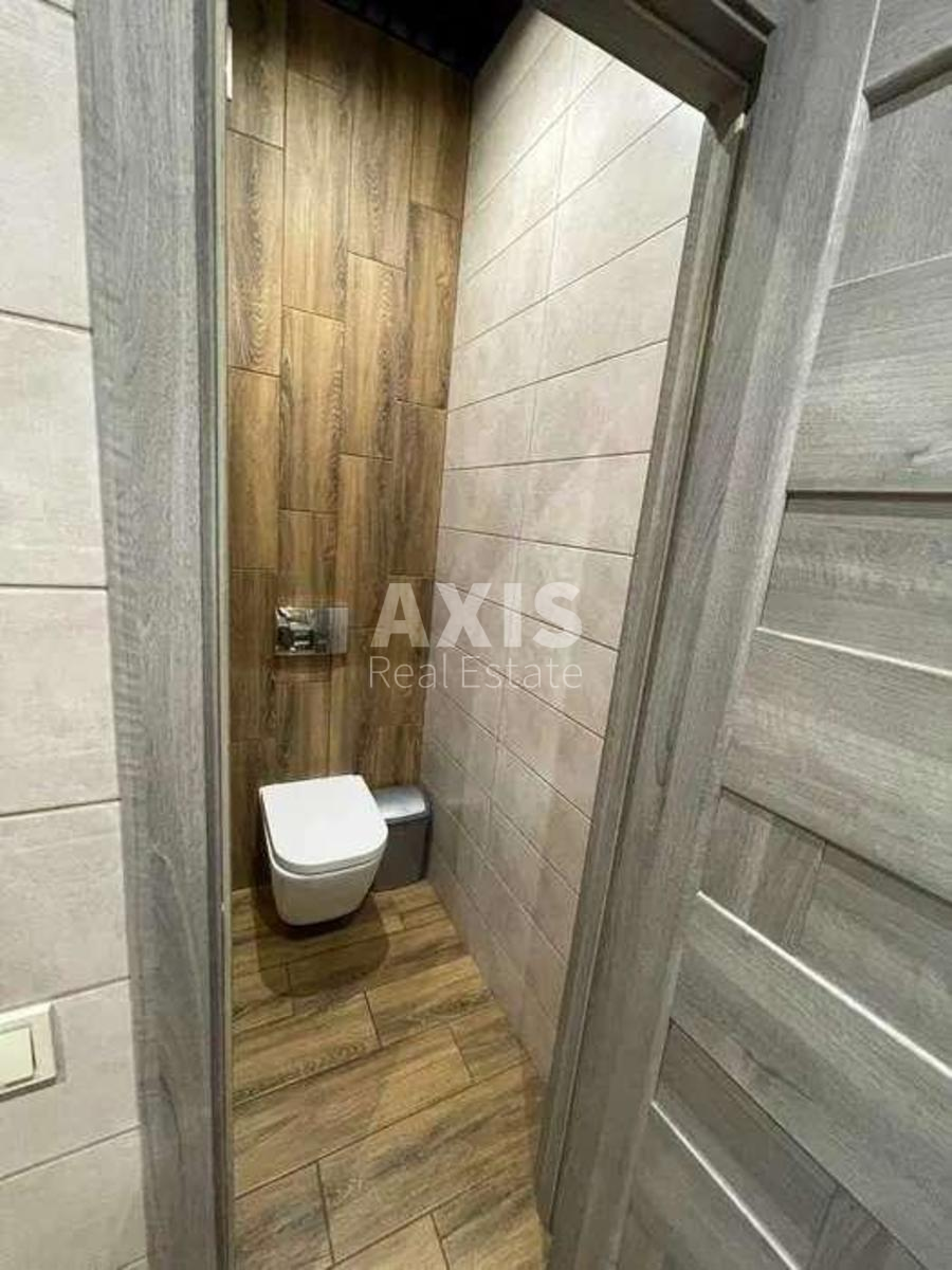 Office vul. Jevgena Konoval'cja 36Е, 120m2301485