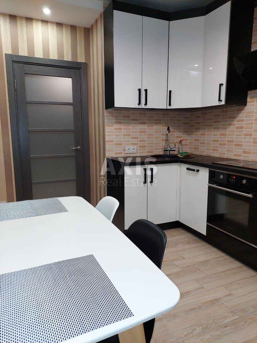 1k apartment pr-t Komarova Kosmonavta 46В7