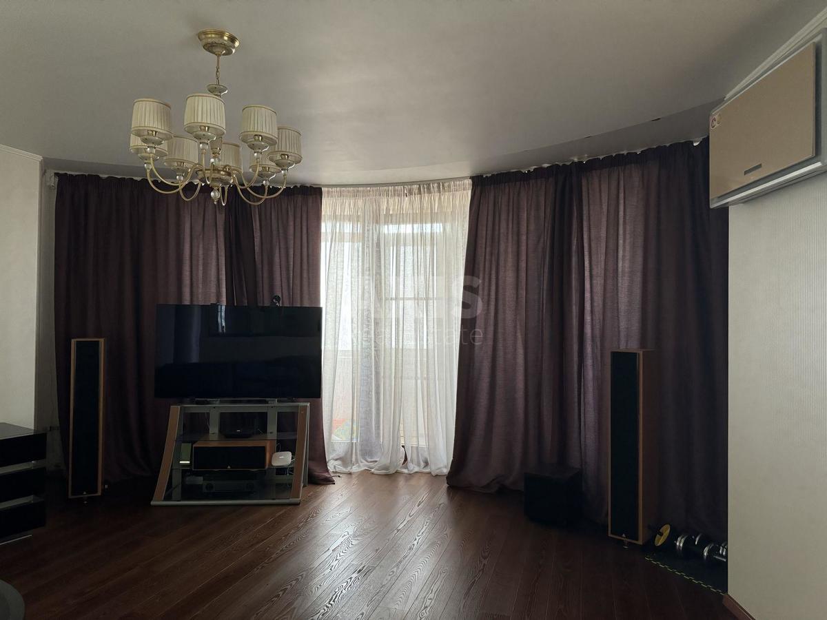 4k apartment vul. Zhyljans'ka 592
