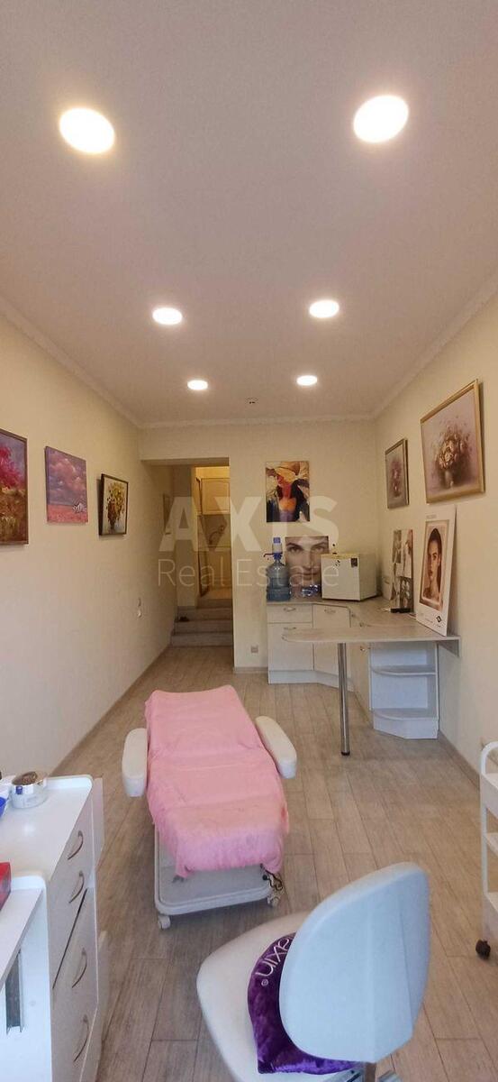 Trade object vul. Mezhygirs'ka 78, 26m2