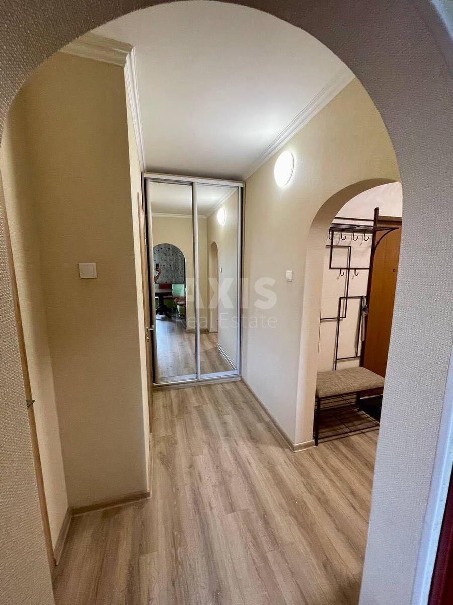 1k apartment vul. Urlivs'ka 195643511