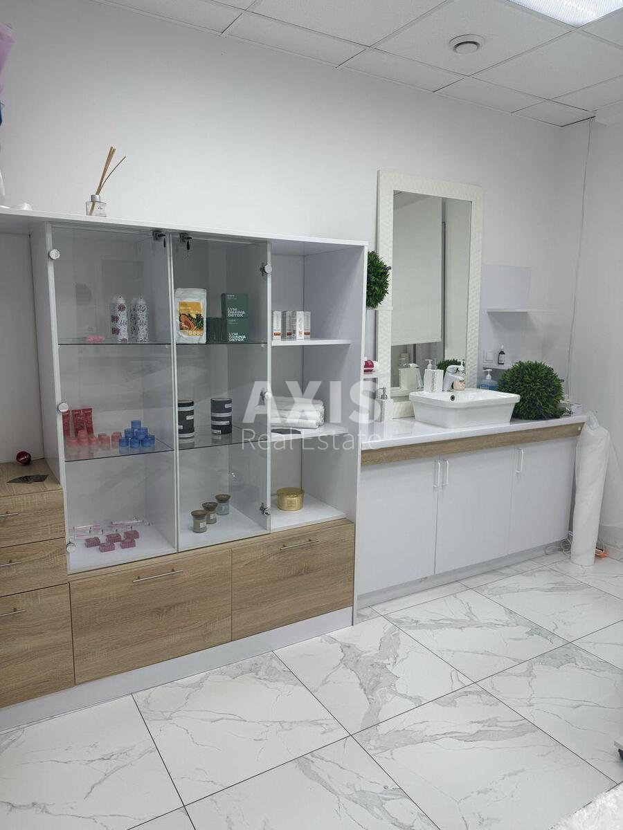 Office bul. Druzhby Narodiv 38, 79m2