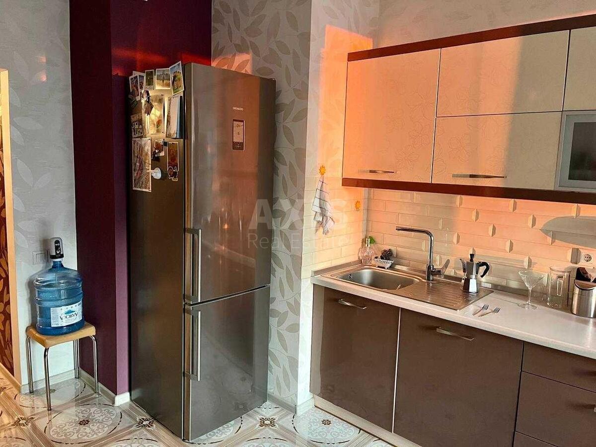 1k apartment vul. Ahmatovoi' Anny 2211