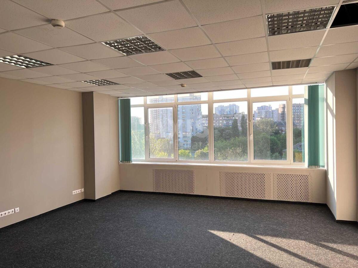 Office vul. Golosii'vs'ka 17, 159m22