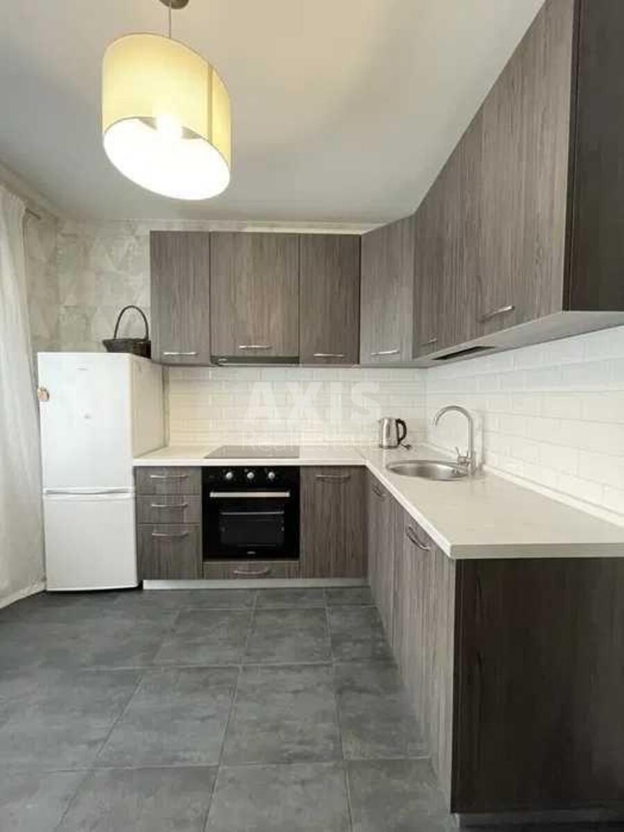 1k apartment nab. Dniprovs'ka 18