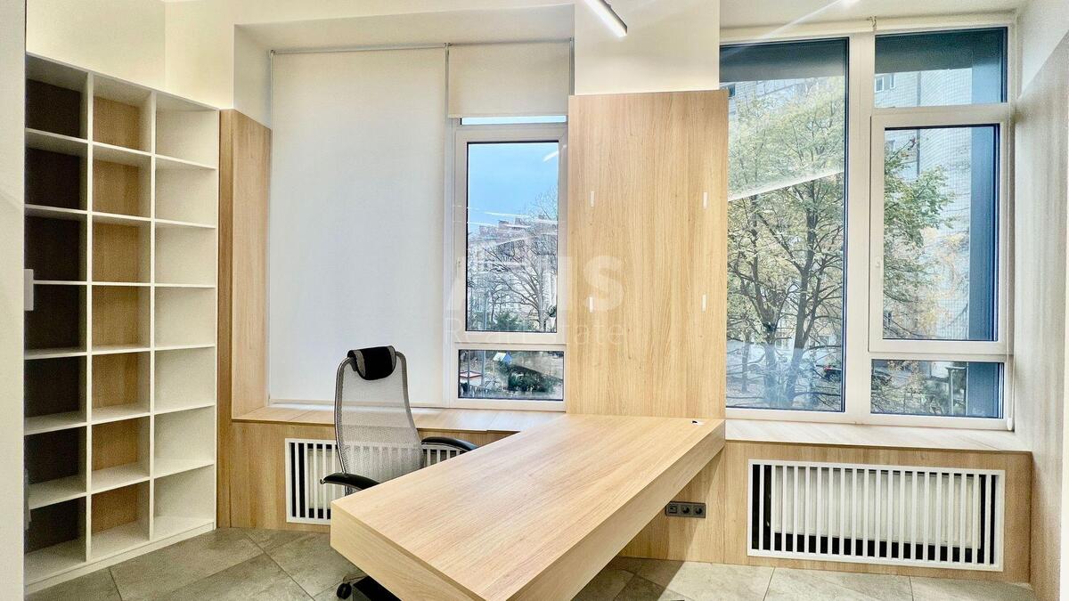 Office vul. Sichovyh Stril'civ 44А, 250m2620371