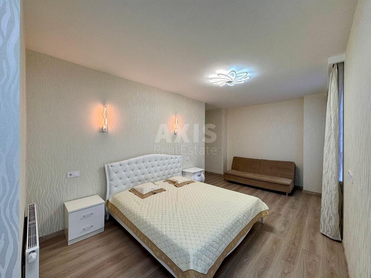 3к квартира пр-т Голосеевский 955790213