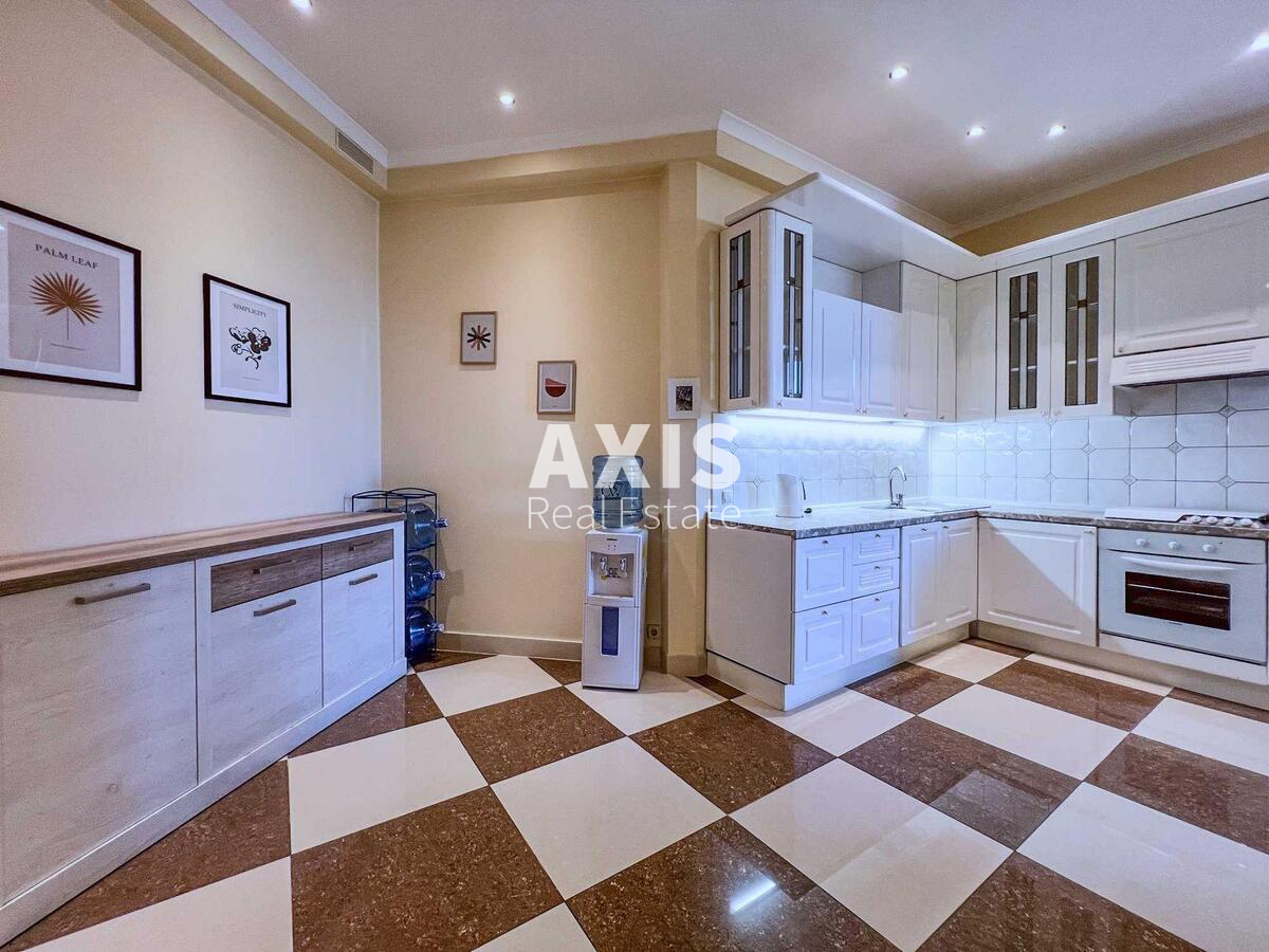 4k apartment vul. Kruglouniversytets'ka 3/5