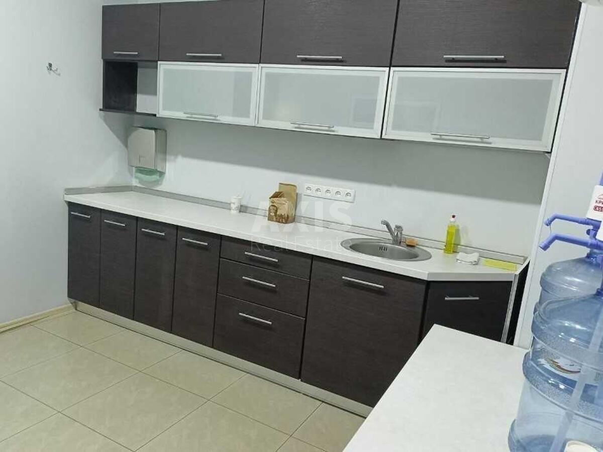 Office vul. Jevgena Konoval'cja 32Г, 177m26232611