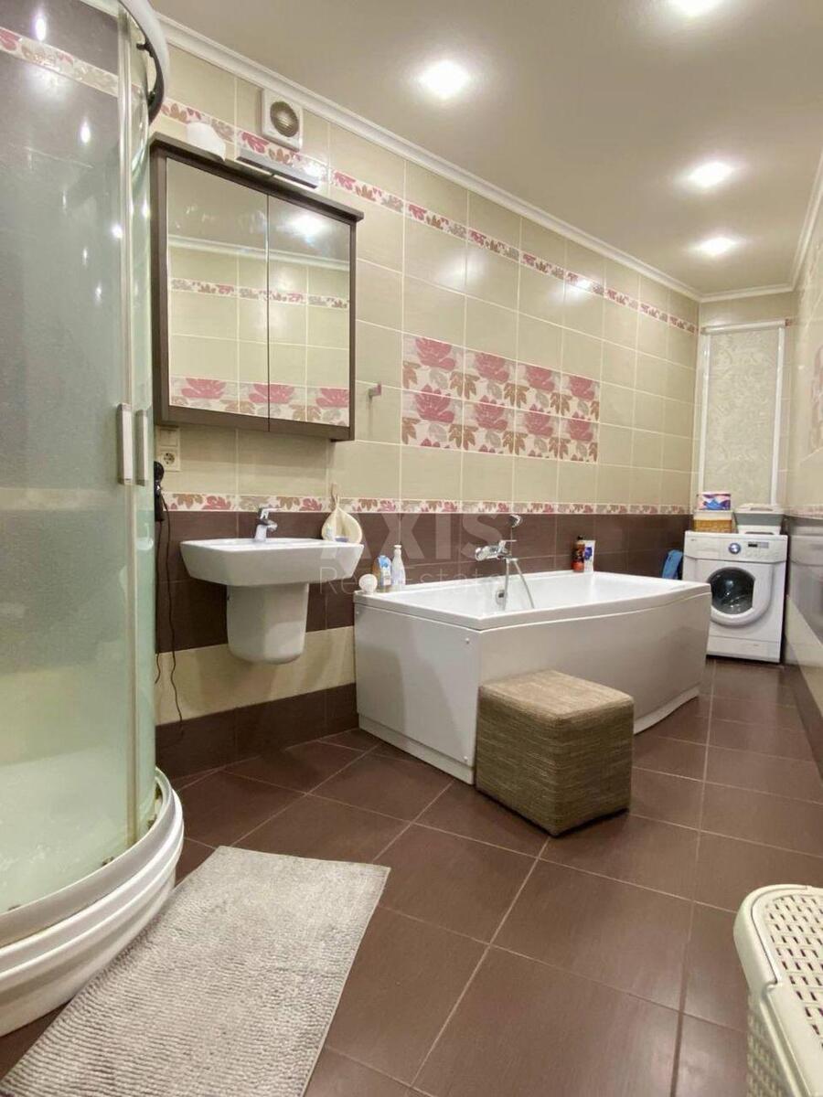 3k apartment vul. Ahmatovoi' Anny 316