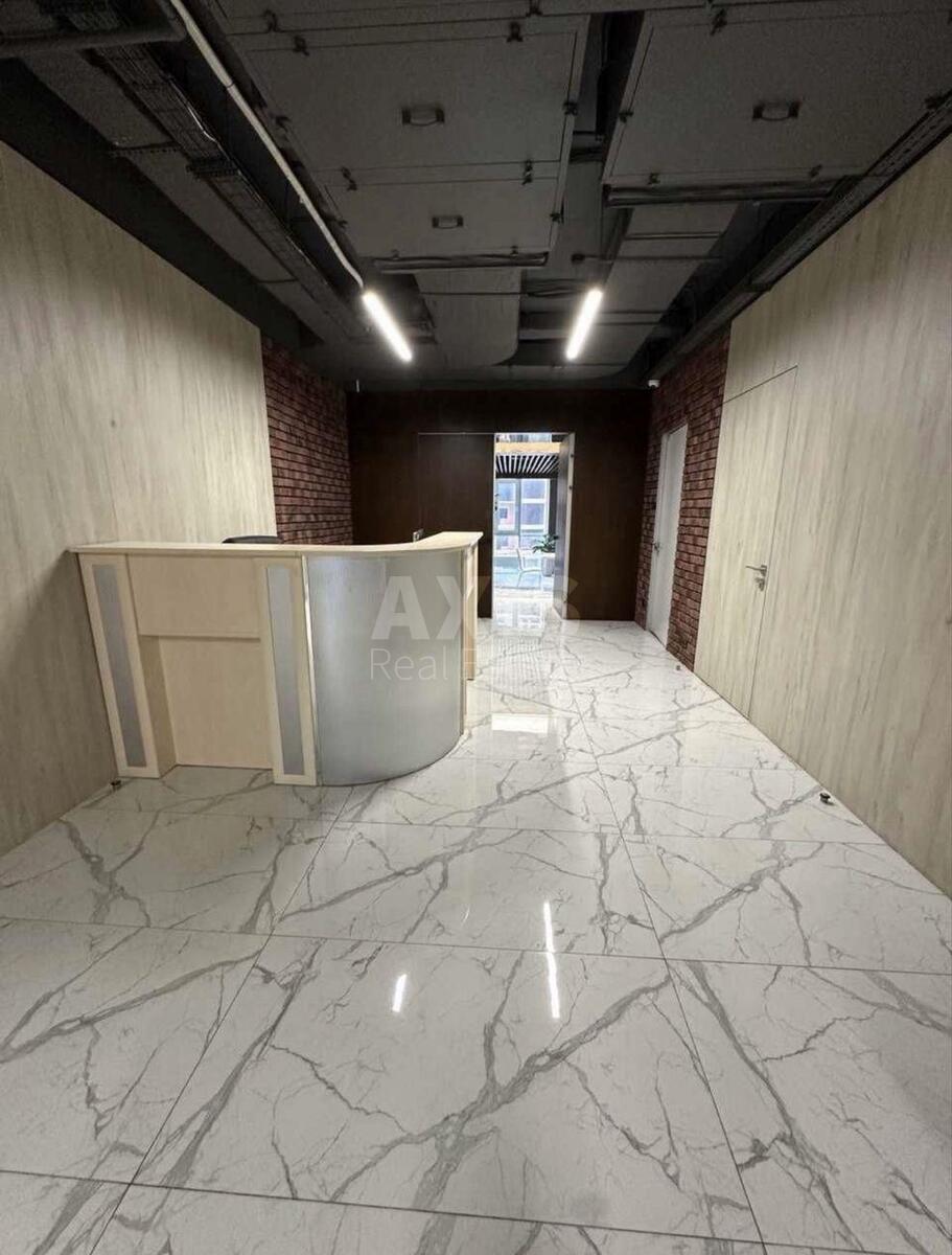 Office vul. Jevgena Konoval'cja 34, 210m28
