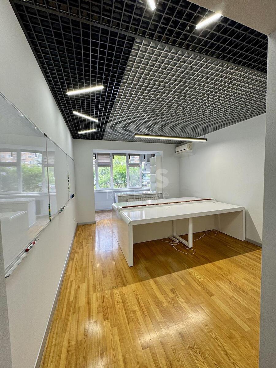 Office pr-t Geroi'v Stalingrada 8, 120m27