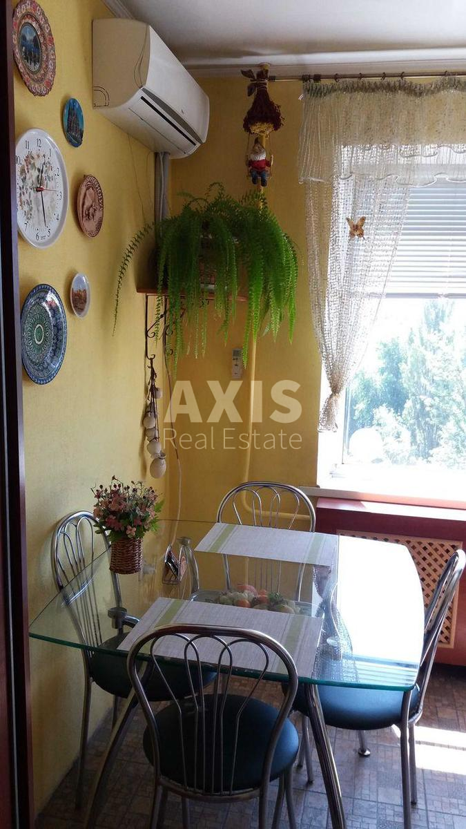 2k apartment vul. Pryozerna 120