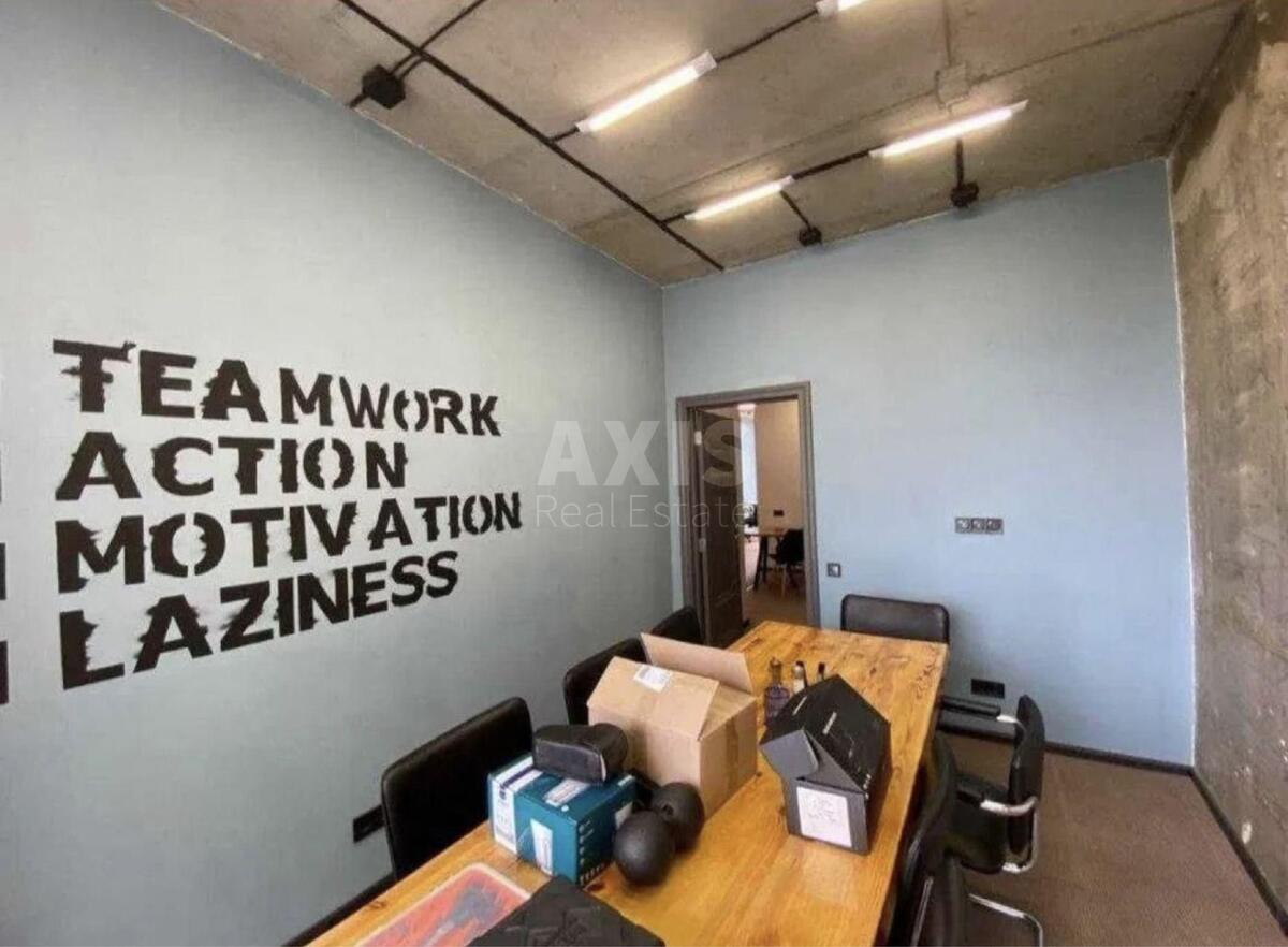 Office vul. Jevgena Konoval'cja 44А, 164m28