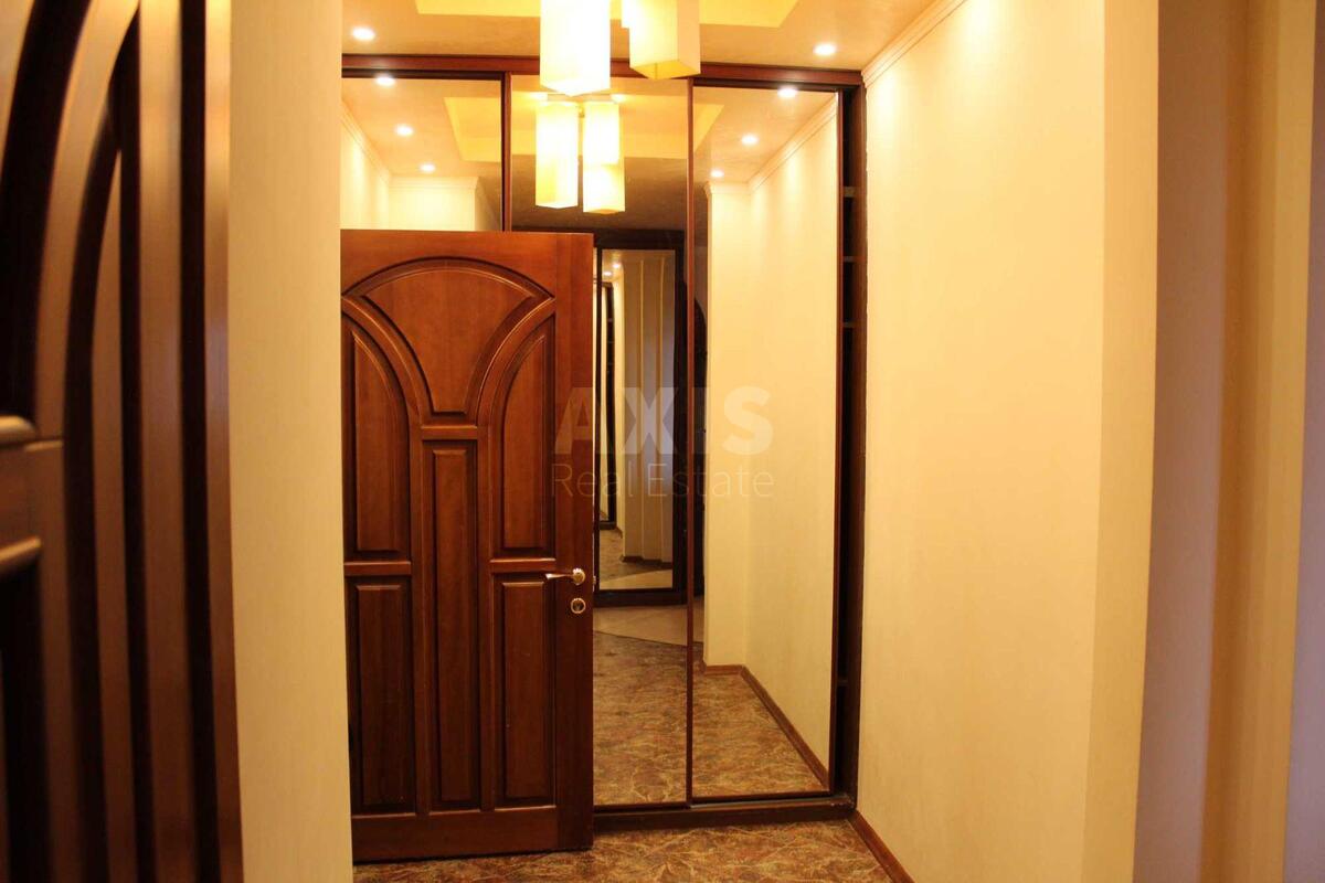 4k apartment vul. Ahmatovoi' Anny 13559248