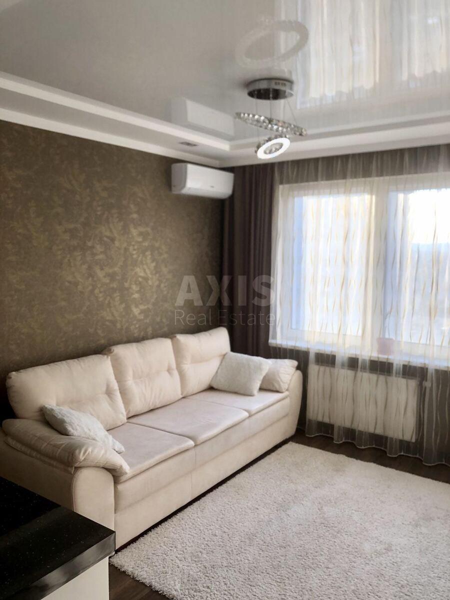 1k apartment vul. Rusovoi' Sofii' 31