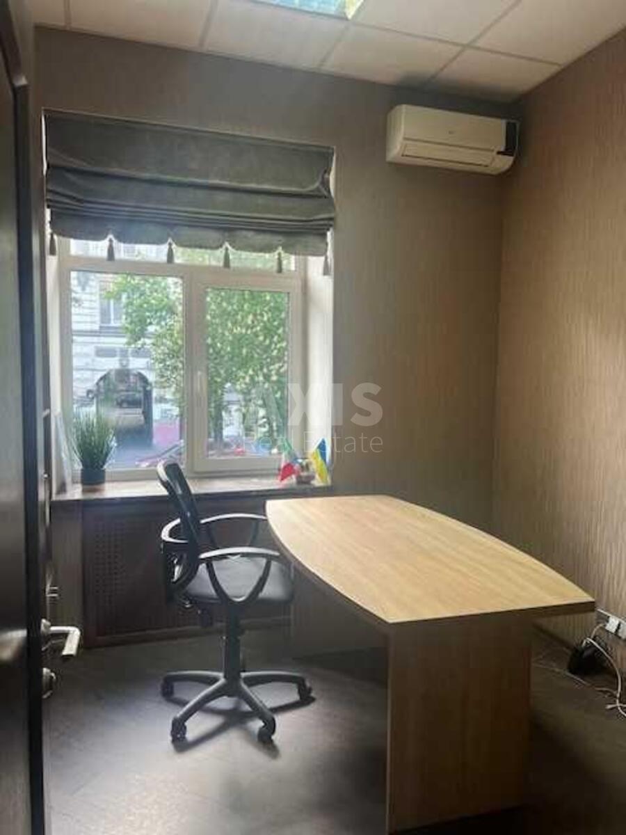 Office vul. Antonovycha 13, 85m26