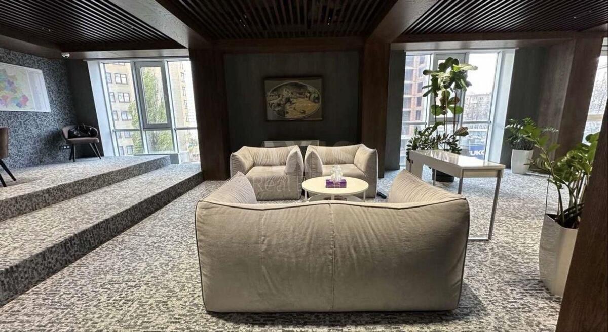 Office vul. Jevgena Konoval'cja 34, 210m25