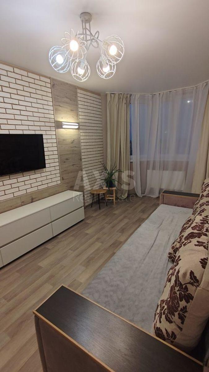 2k apartment vul. Yulia Zdanovska 34Б0