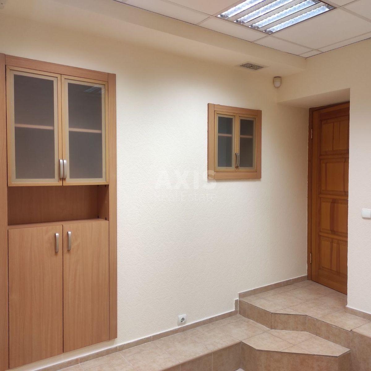 Office vul. Lypkivs'kogo Vasylja Mytropolyta 40, 45m24