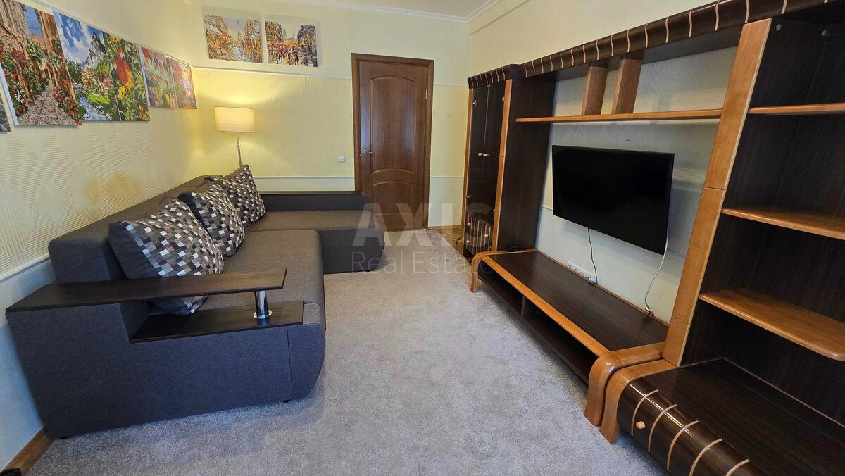 2k apartment vul. Vyborz'ka 17/195