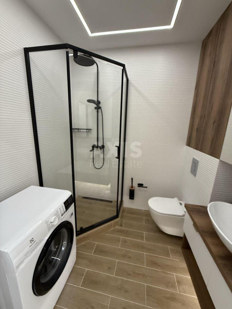 1k apartment vul. Bulahovs'kogo Akademika 25