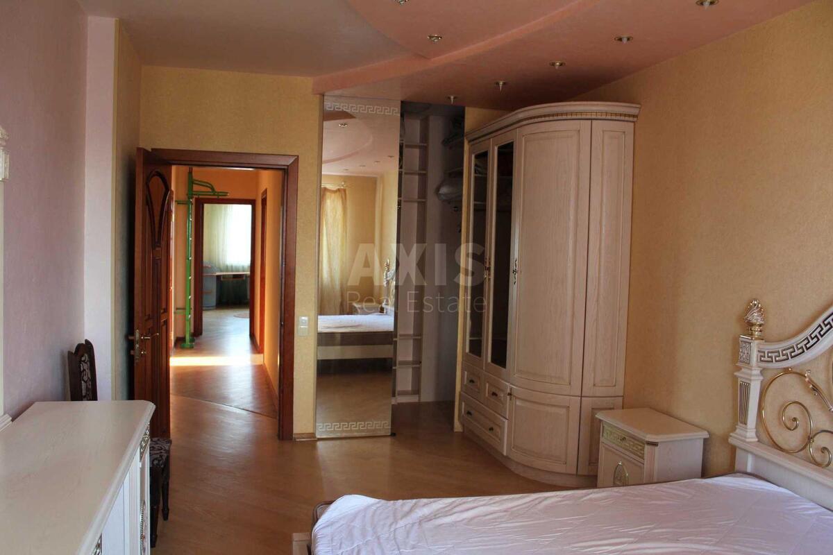4k apartment vul. Ahmatovoi' Anny 13559245