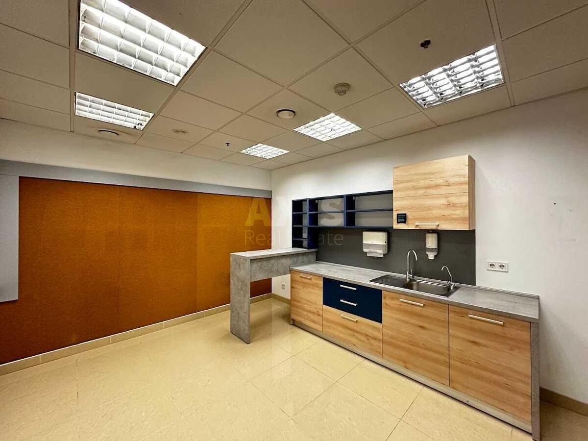 Office vul. Sagajdachnogo Petra 11, 900m25