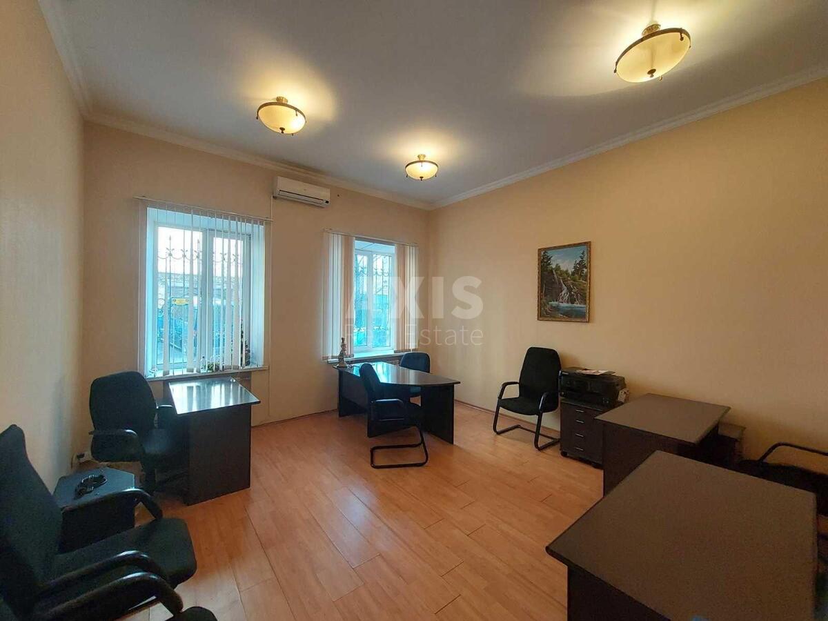 Office vul. Tarasivs'ka 5, 30m20