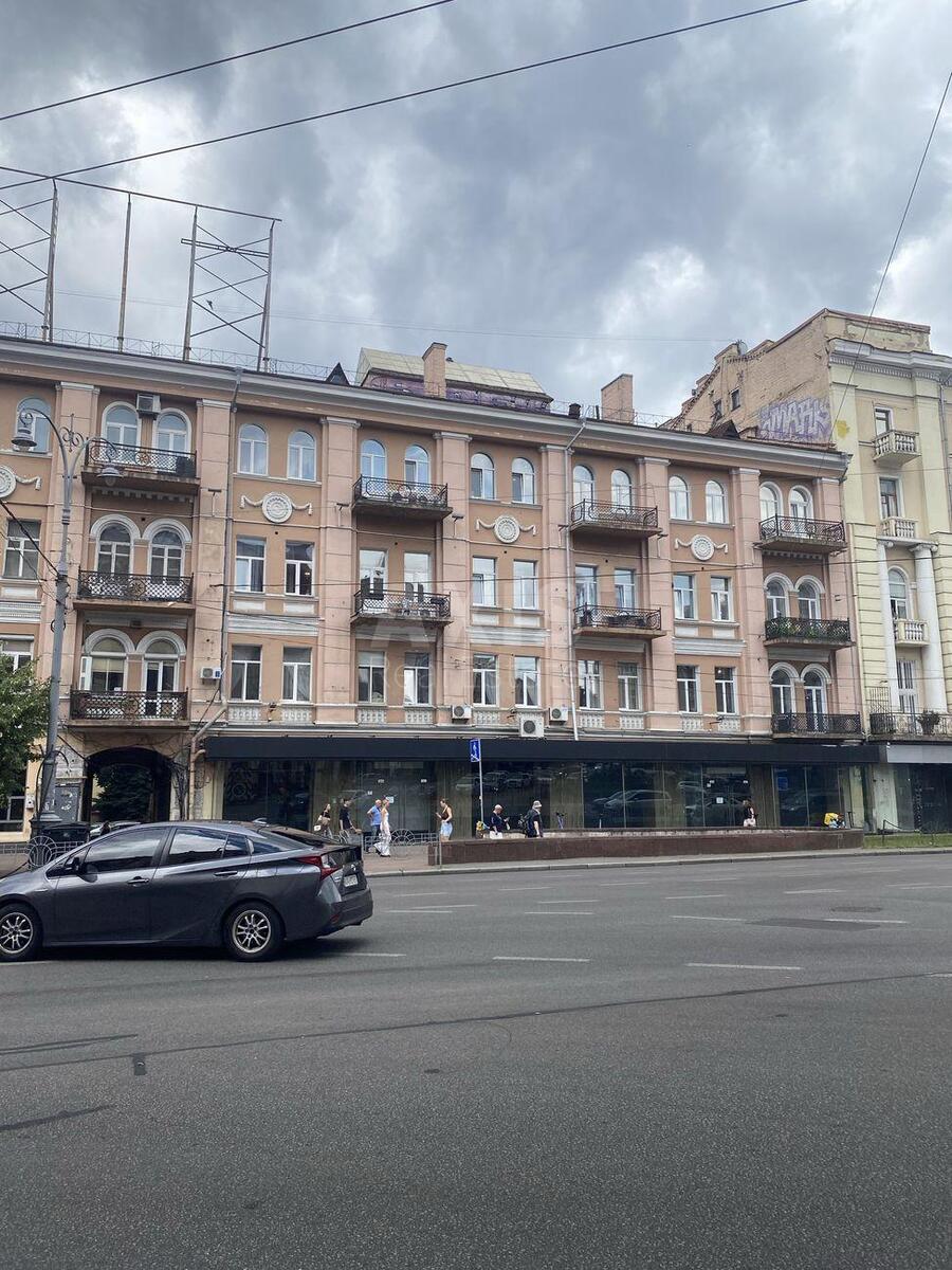 Office bul. Mykoly Mikhnovskoho 19, 914m2