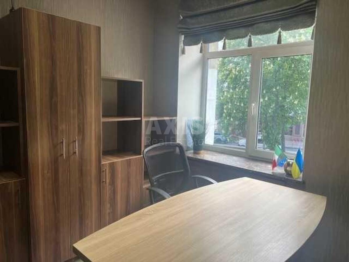 Office vul. Antonovycha 13, 85m27