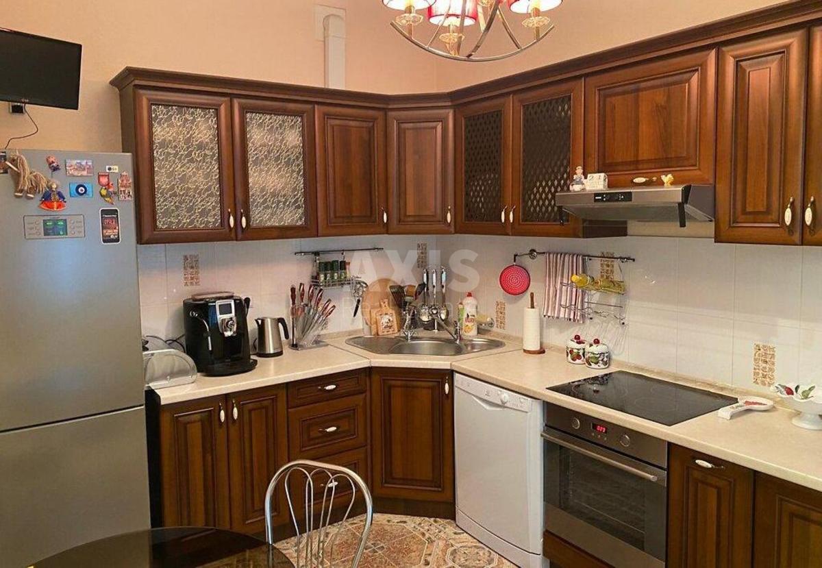 3k apartment vul. Sribnokil's'ka 3Б3