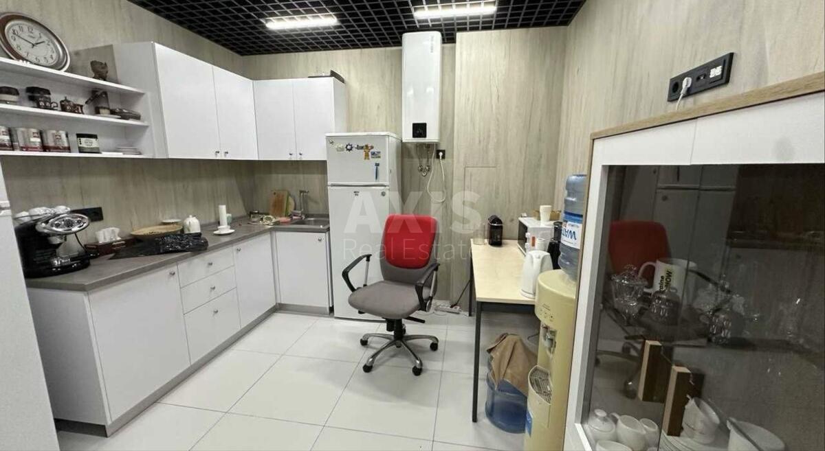 Office vul. Jevgena Konoval'cja 34, 210m26