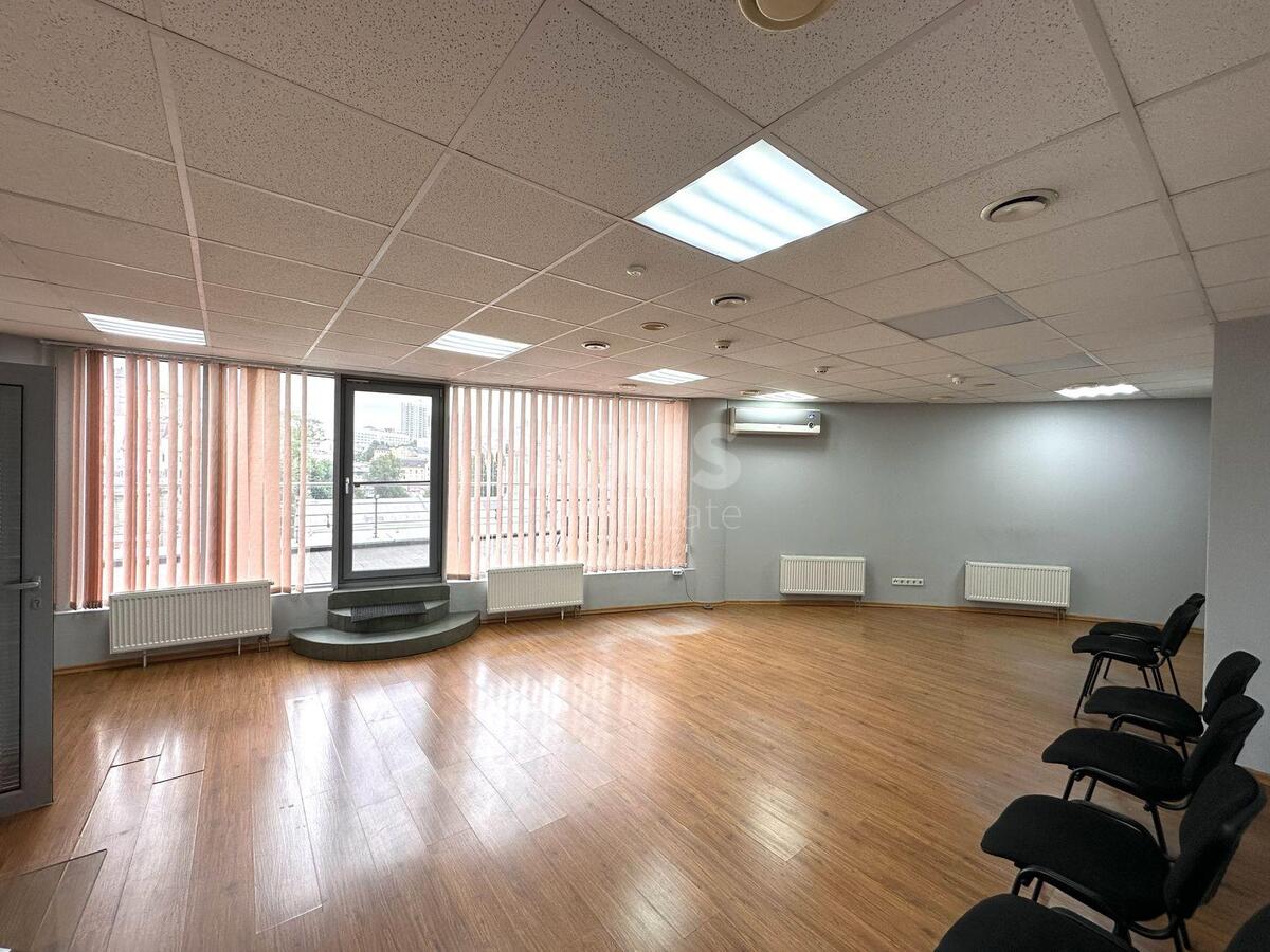 Office bul. Shevchenka Tarasa 33Б, 137m260417