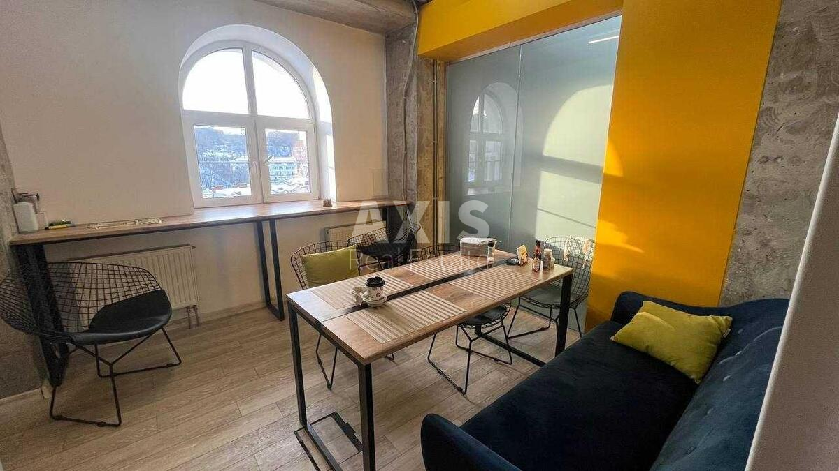 Office vul. Jaroslavs'ka 1/3, 380m2