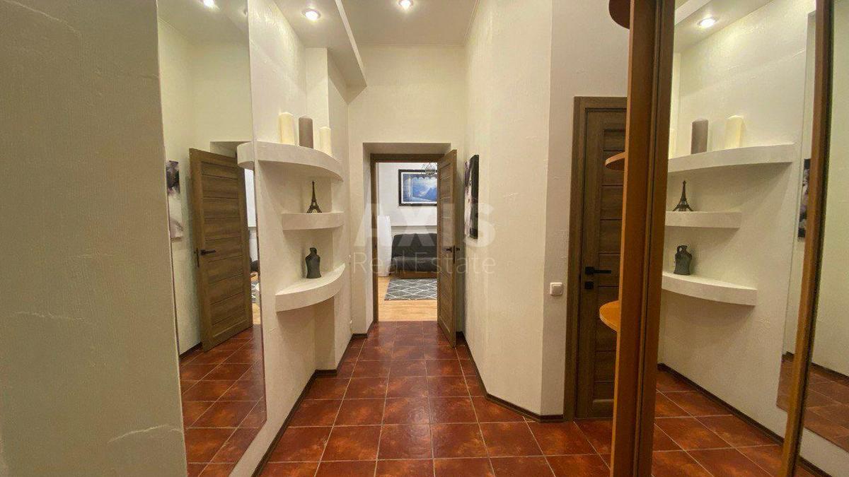 1k apartment vul. Volodymyrs'ka 190