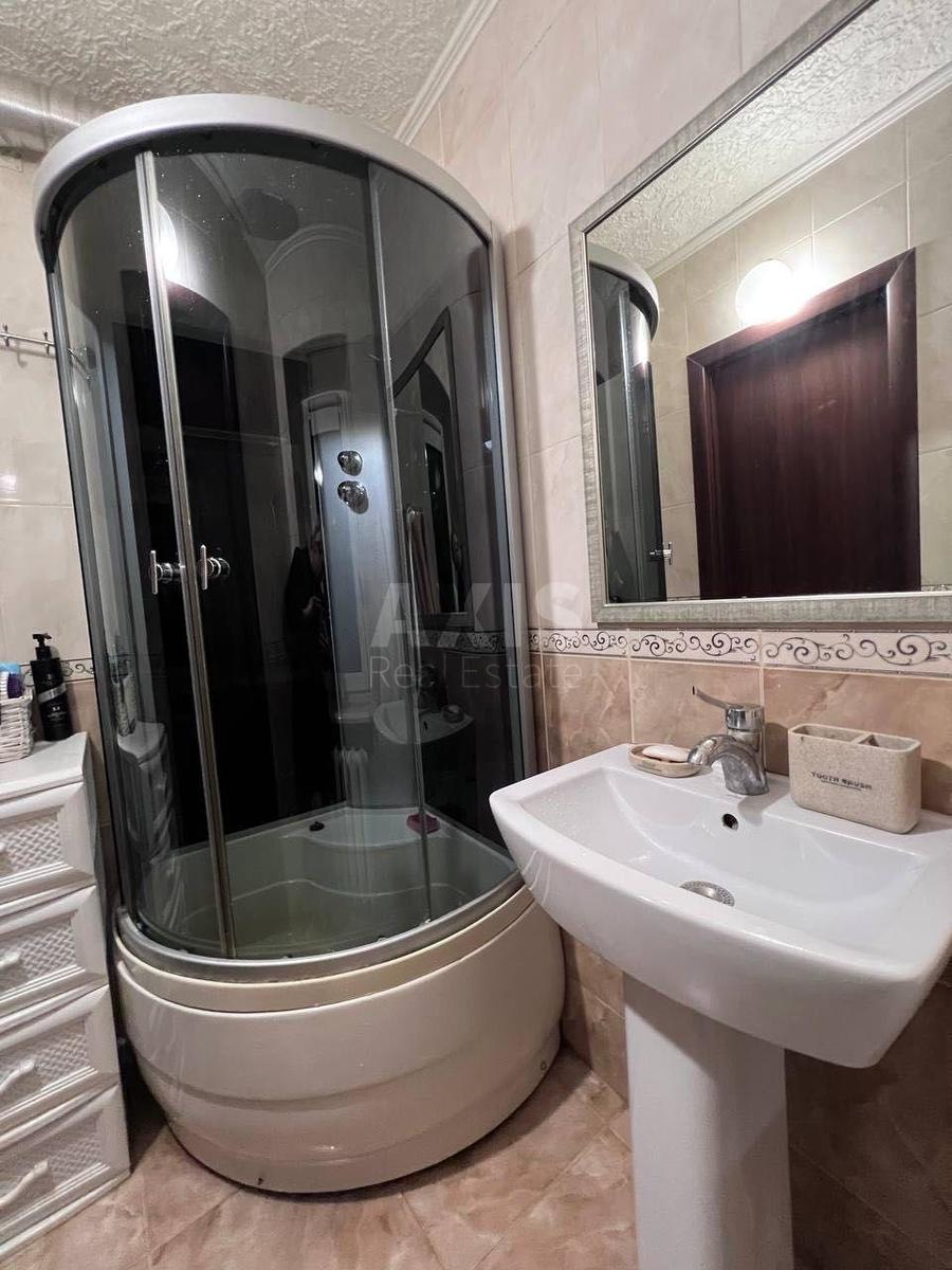 1k apartment vul. Lobanovs'kogo 10