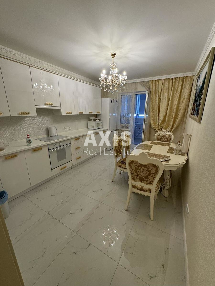 3k apartment vul. Knjazhyj Zaton 21