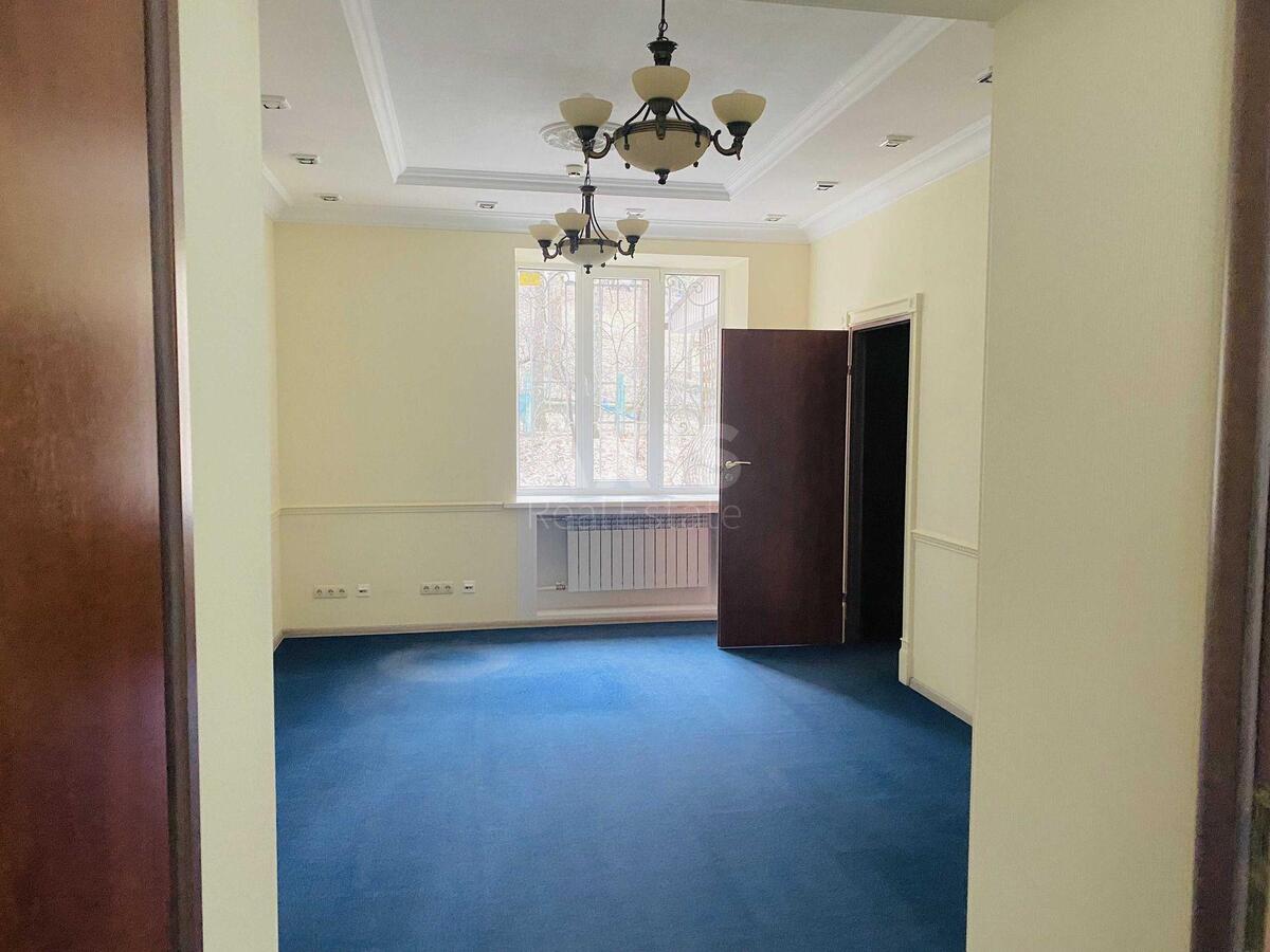 Office bul. Lesi Ukrai'nky 6, 191m2621901