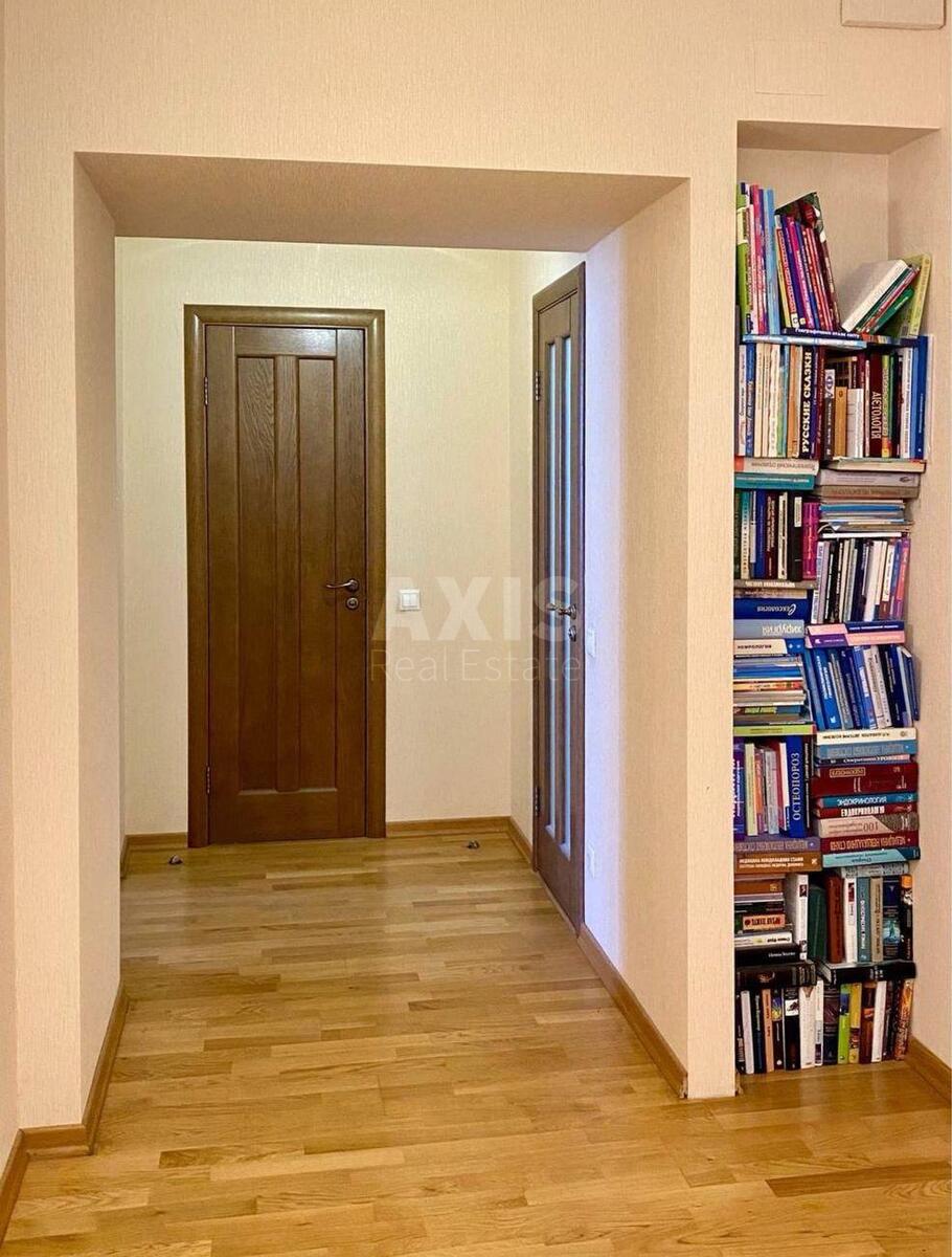 3k apartment vul. Ahmatovoi' Anny 315