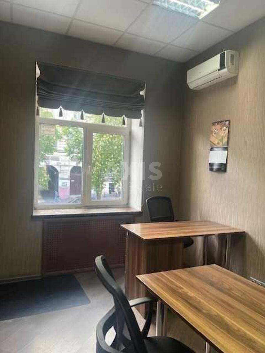 Office vul. Antonovycha 13, 85m28