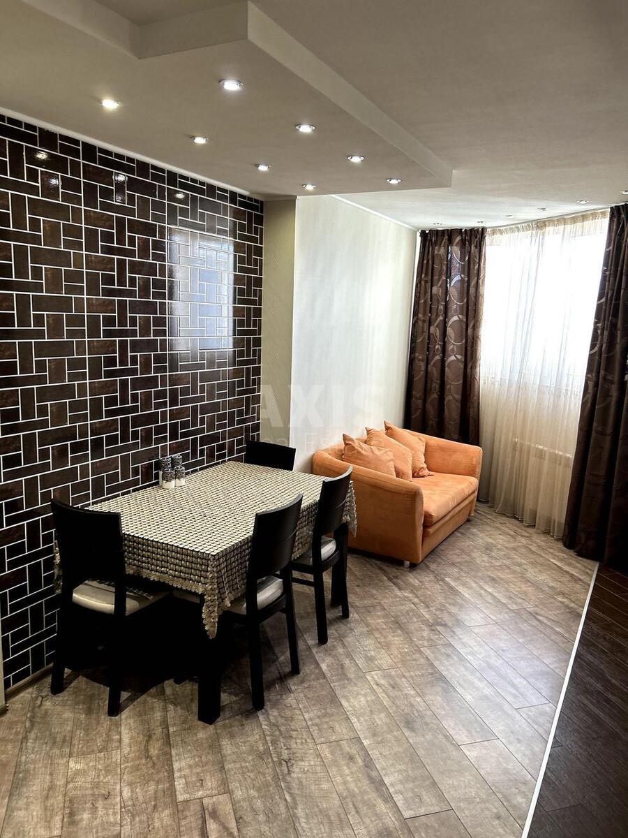 4k apartment vul. Sribnokil's'ka 22614131