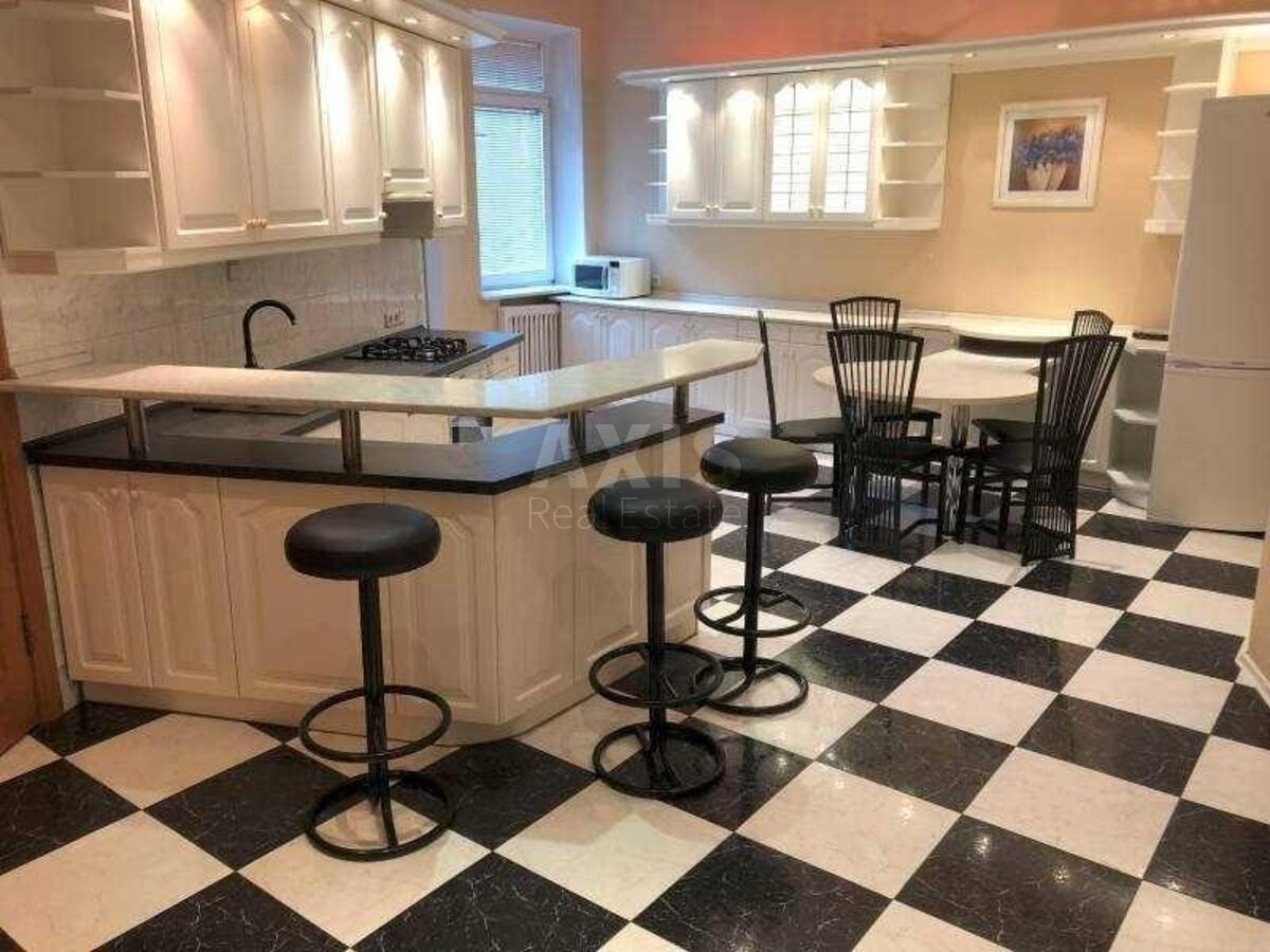 4k apartment vul. Nazarivs'ka 23