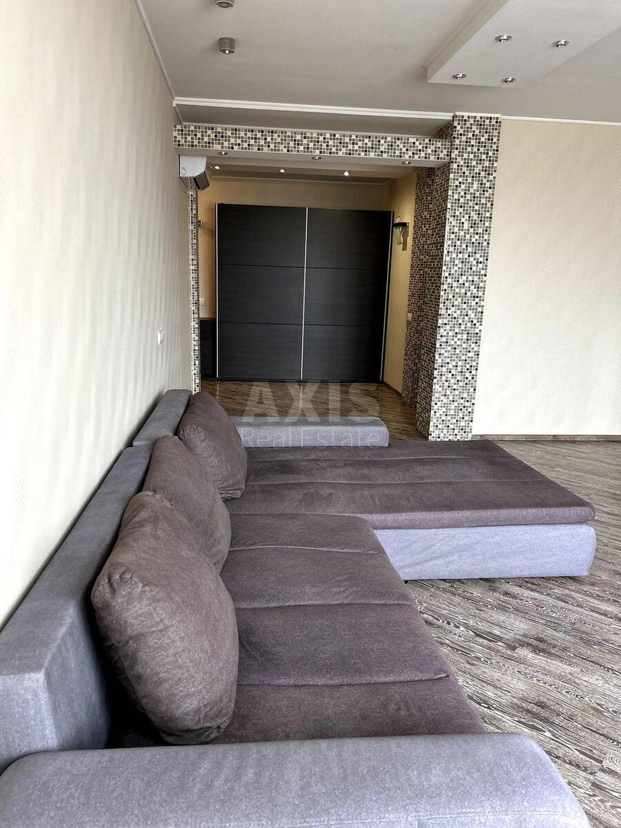 4k apartment vul. Sribnokil's'ka 22614132