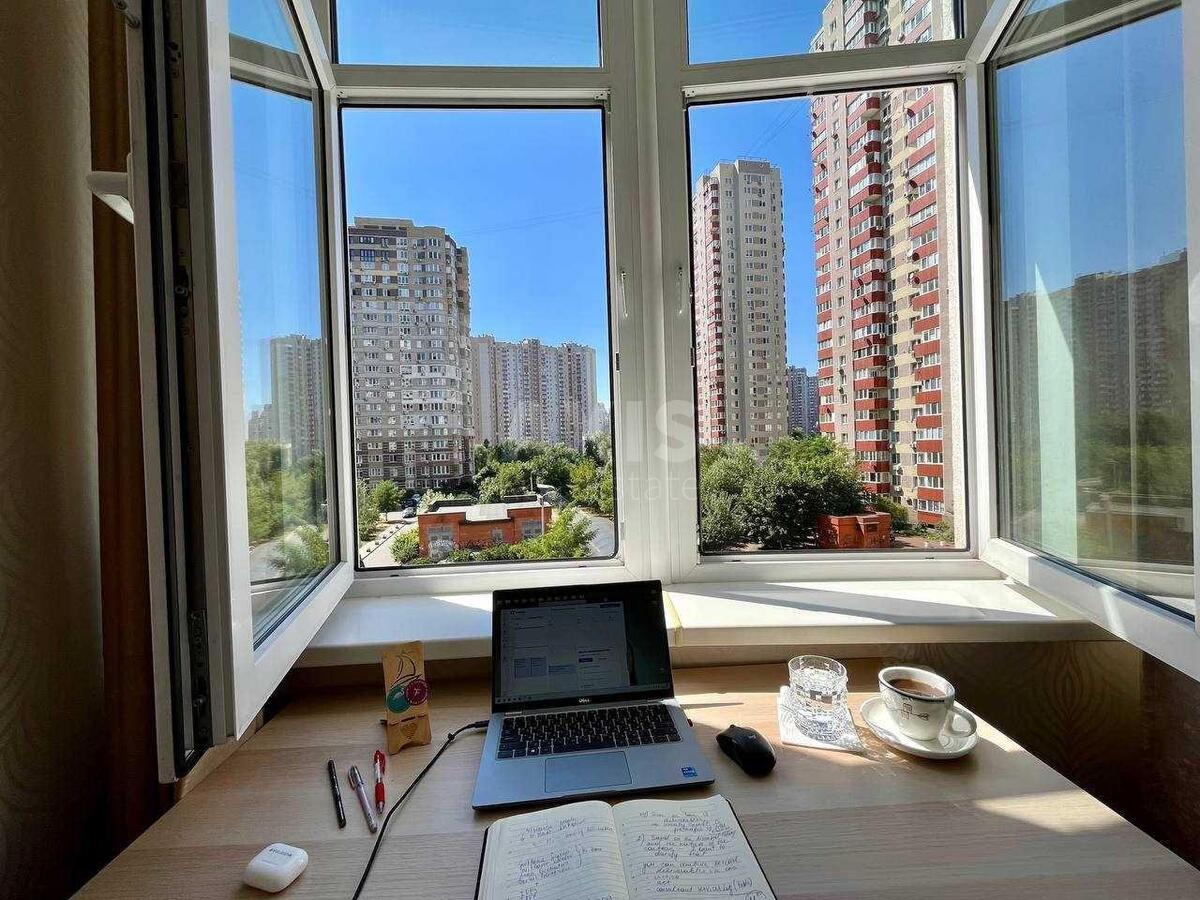 1k apartment vul. Ahmatovoi' Anny 220