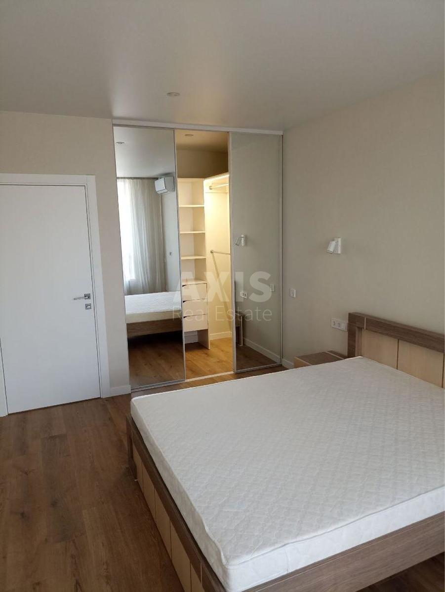 2k apartment vul. Radchenka Petra 276